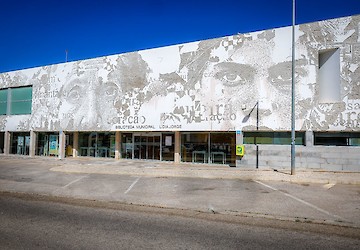 Biblioteca Municipal Lídia Jorge com  várias apresentações de livros em agenda