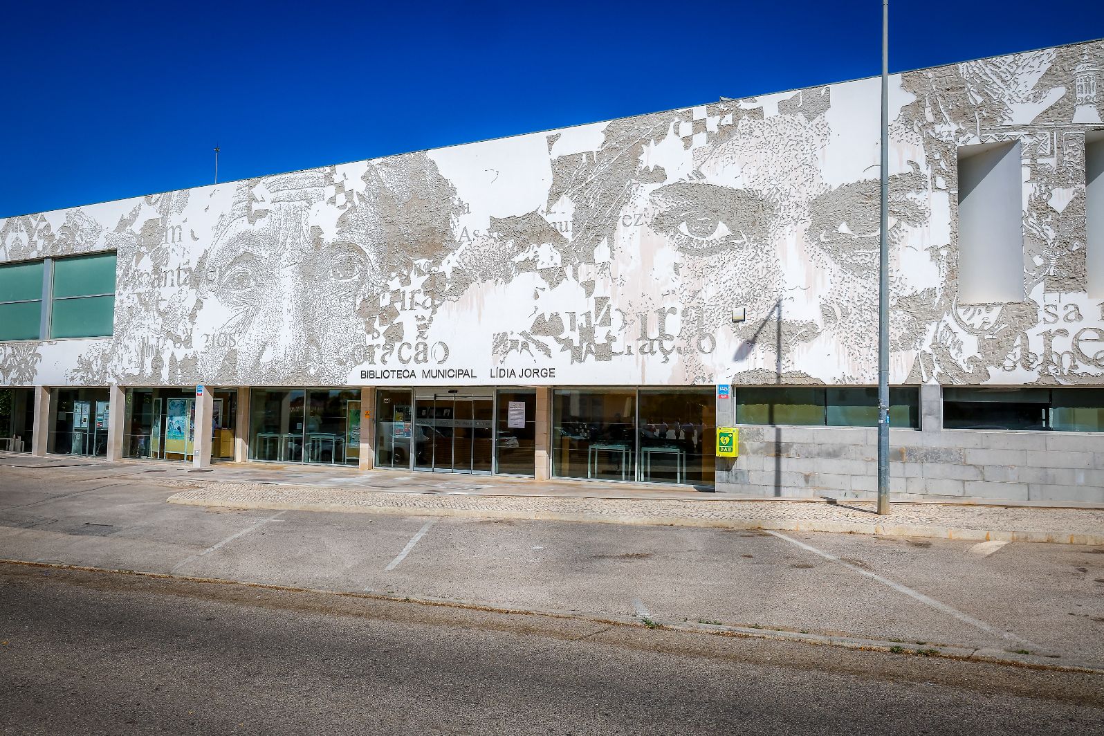 Biblioteca Municipal Lídia Jorge com várias apresentações de livros em agenda
