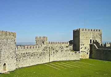 O único castelo de muralha redonda em Portugal