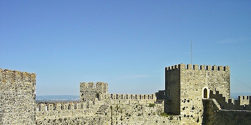 O único castelo de muralha redonda em Portugal