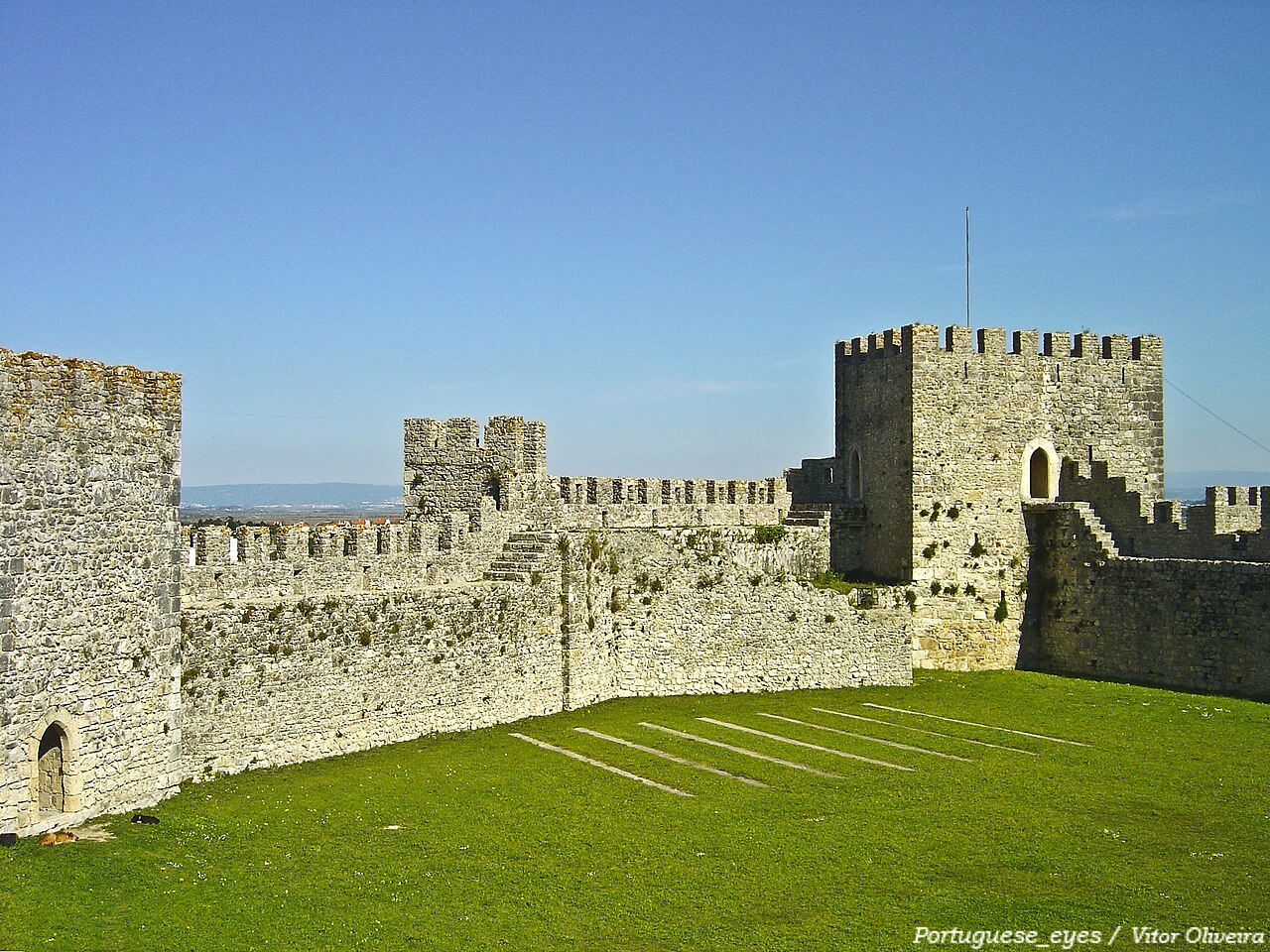 O único castelo de muralha redonda em Portugal