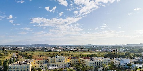 Domes Lake Algarve eleito o “Melhor Resort de Luxo de Portugal em 2025” nos World Travel Awards
