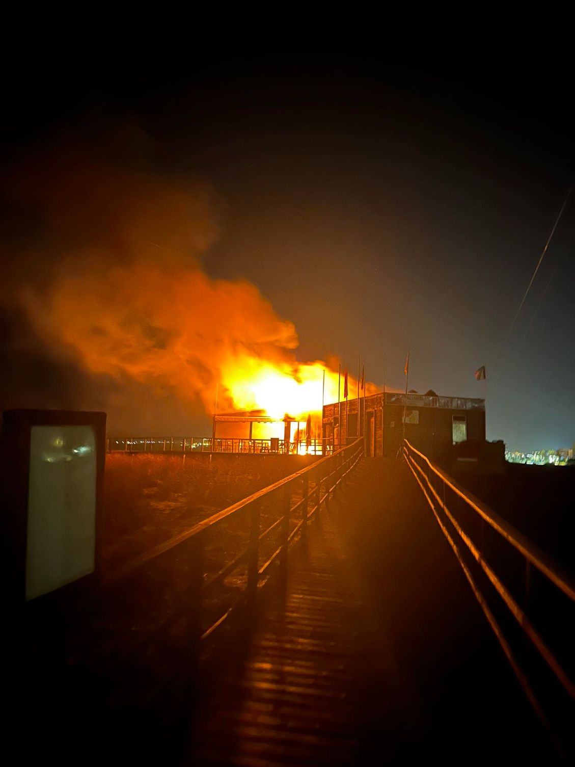 Incêndio estranho no restaurante Berlim, na Meia Praia