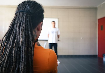 Projeto “Os Invisíveis” do Teatro das Figuras:   entre as paredes da prisão nasceu uma peça de teatro inspirada na vontade de voar