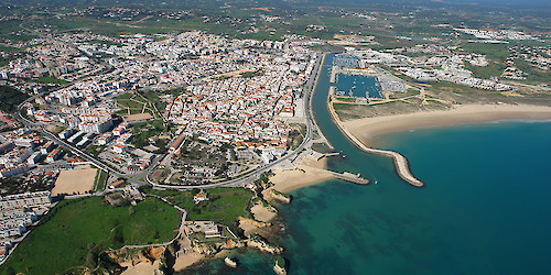 Pacote fiscal da Câmara de Lagos para 2026 beneficia famílias e empresas