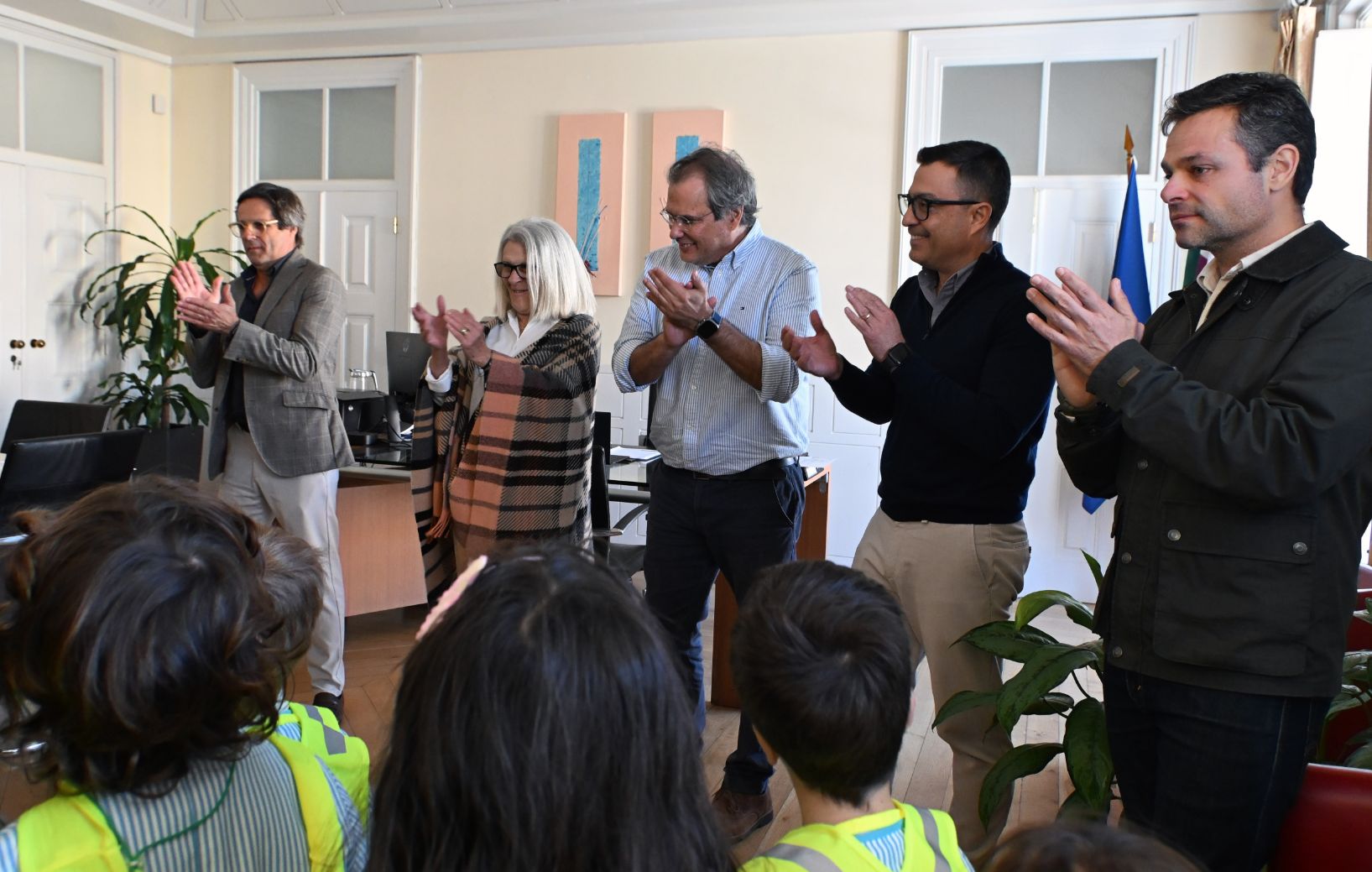 Crianças da Casa da Primeira Infância entregam manifesto pelos seus direitos ao autarca de Loulé