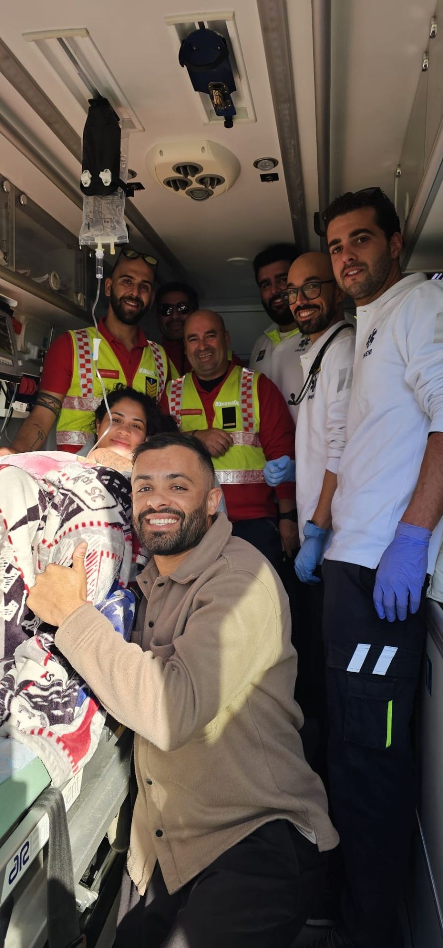 Parto com sucesso realizado em habitação por parte de uma tripulação dos Bombeiros de Lagos