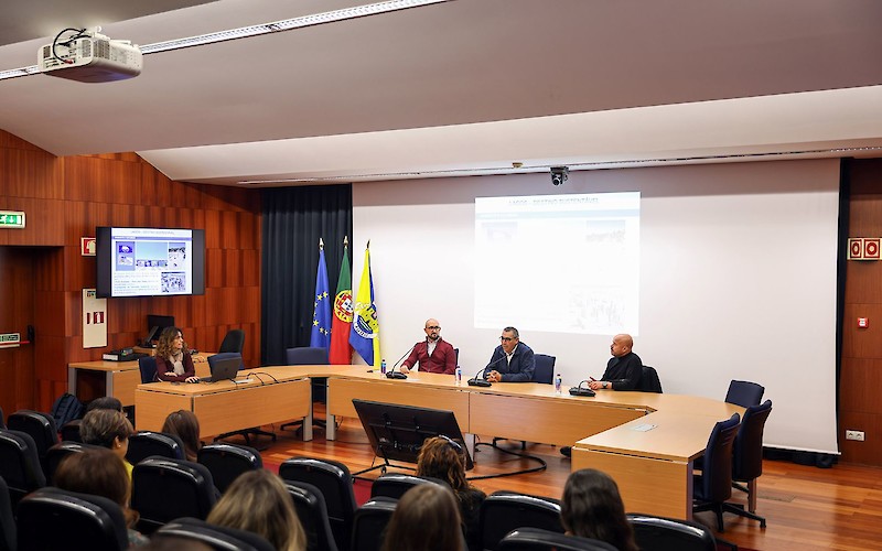 '.$destaque->title.'