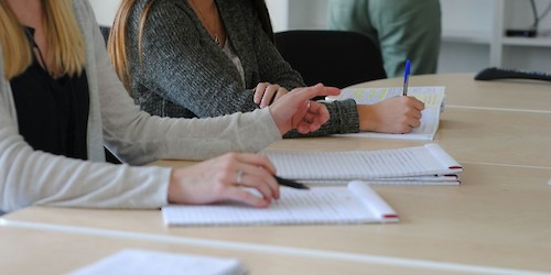 Mais de 200 alunos vão receber bolsa de estudo municipal