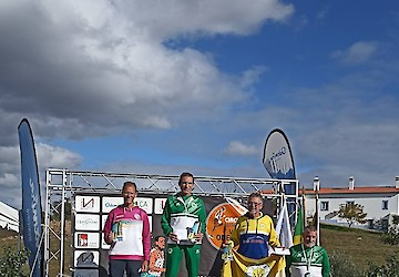 35 ª Meia Maratona Internacional de Lagos Mini Meia Maratona e a Mega Caminhada ao rubro