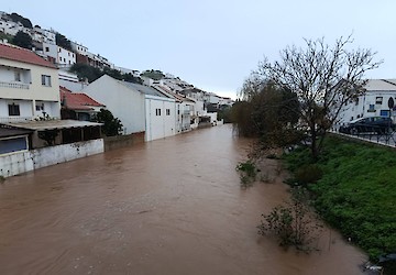 A chuva inundou algumas estradas de Aljezur