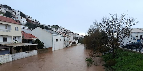 A chuva inundou algumas estradas de Aljezur