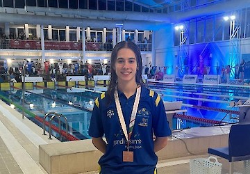 Leonor Costa do Clube de Natação de Lagos foi finalista em todas as distâncias de costas e conquistou uma medalha de bronze, no Campeonato Nacional de Piscina Curta de Juniores e Seniores