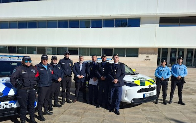 '.$destaque->title.'