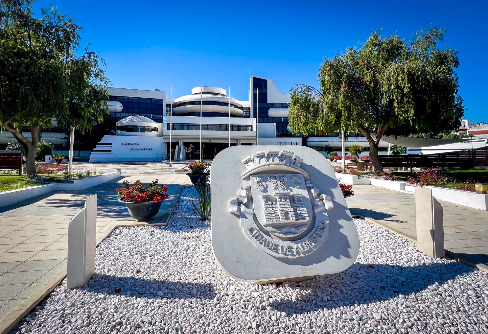 Câmara Municipal de Albufeira suspende dirigentes municipais