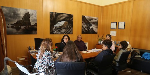 Presidente da Câmara de Vila do Bispo  ouve preocupações dos alunos