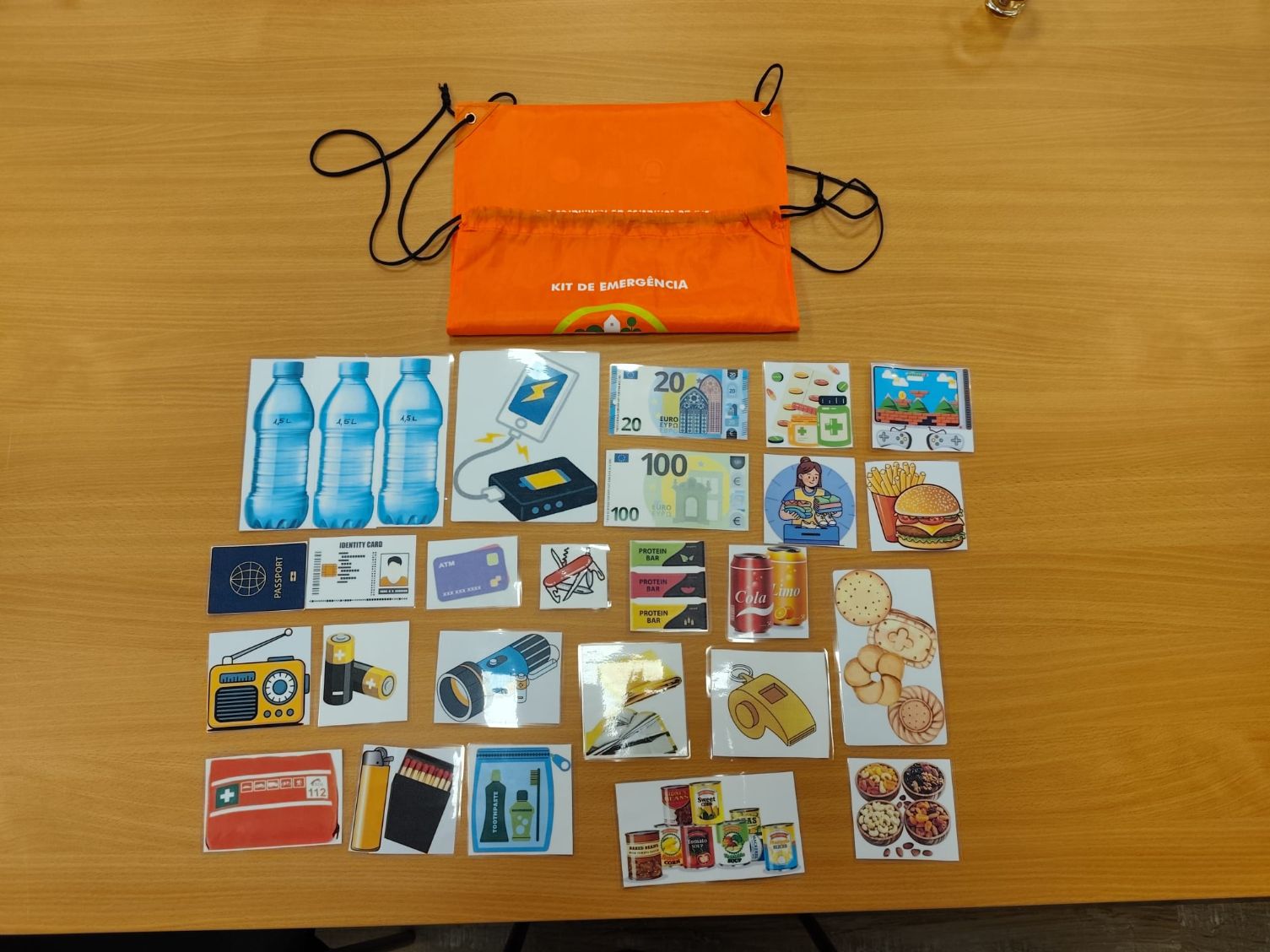 Alunos das Atividades de Enriquecimento Curricular aprendem a preparar Kit de emergência para 72 horas