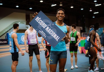 Triplo recorde para o algarvio Usumane Djumo nos 60 metros barreiras