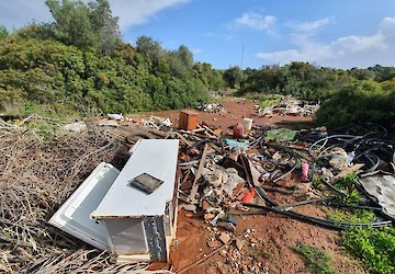 Polícia Municipal de Lagos fiscaliza deposição ilegal de resíduos