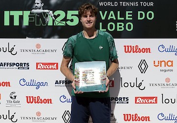 Toby Samuel vence Vale do Lobo Open e aproxima-se de Roland-Garros