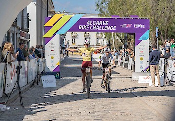 Victor Grande e Nicky Healy vencem a última etapa e a geral do Algarve Bike Challenge