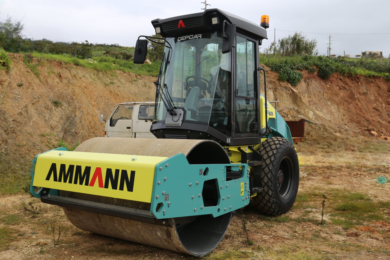 Câmara Municipal reforça meios operacionais com aquisição de cilindro compactador