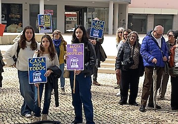 Luta pelo Direito à Habitação com Manifestação em Lagos