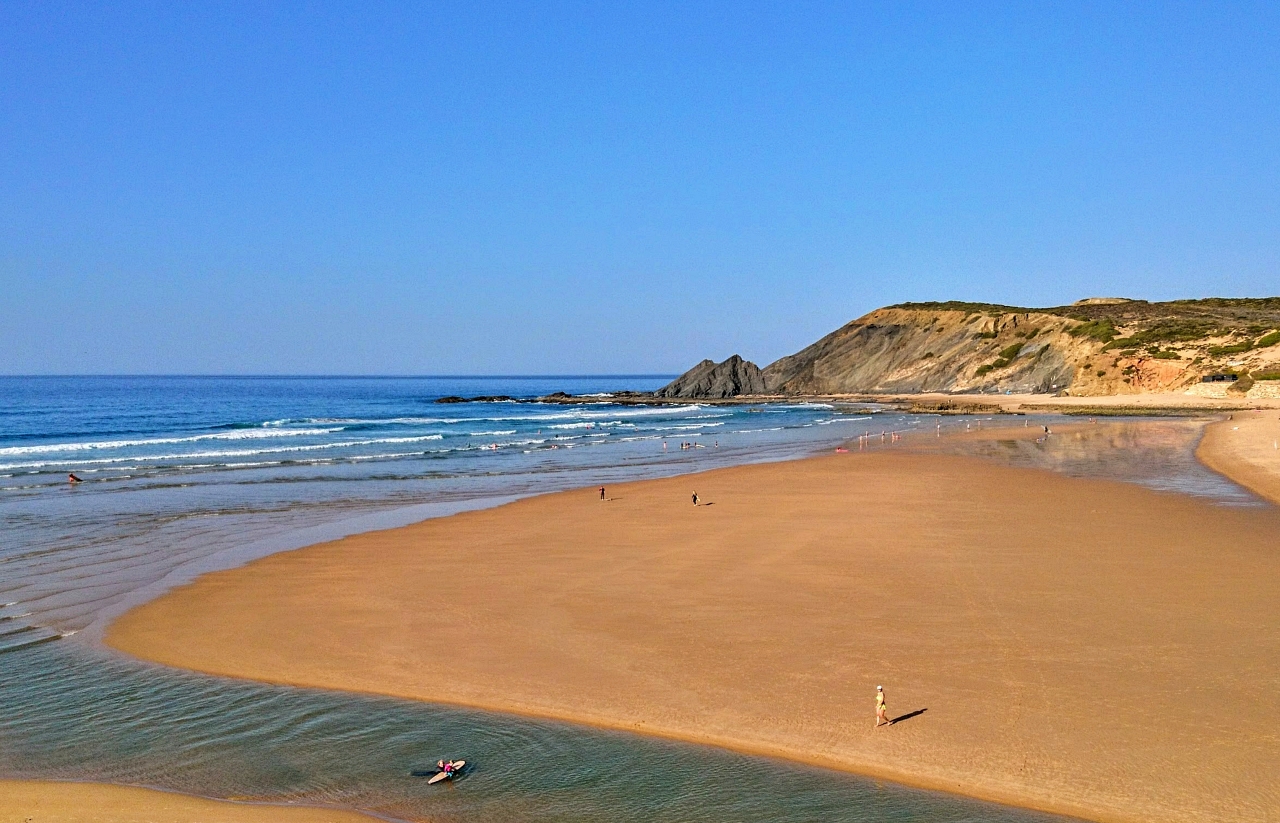 Procedimento Concursal para atribuição de Licenças de Actividades de Comercialização de Produtos Alimentares Pré-Confeccionados nas Praias de Aljezur