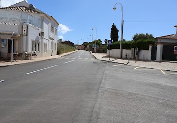 Está concluída a empreitada da pavimentação de arruamentos nas freguesias de Budens e de Vila do Bispo e raposeira