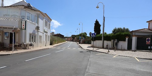 Está concluída a empreitada da pavimentação de arruamentos nas freguesias de Budens e de Vila do Bispo e raposeira