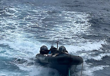 Velocidade (EAV) ao largo do Algarve, suspeita de envolvimento no tráfico de estupefacientes