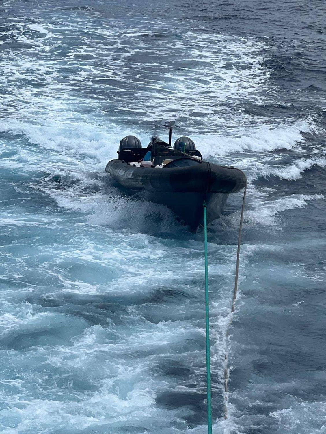 Velocidade (EAV) ao largo do Algarve, suspeita de envolvimento no tráfico de estupefacientes