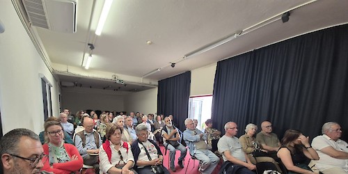 Auditório da Biblioteca Municipal de Lagos lotado com a apresentação de "O cavaleiro Rui Valente: um pirata e corsário de Faro no Algarve do séc. XV", de Fernando Pessanha