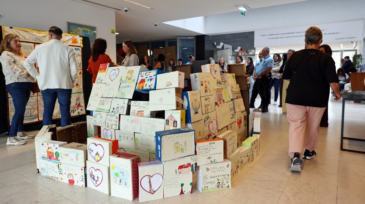 Exposição Olhares da Infância sobre as Pessoas em situação de Sem-Abrigo em Lagos