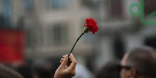 “ABRIL É PAZ, DEMOCRACIA E FUTURO”