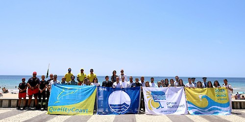 Lagos volta a hastear as Bandeiras nas praias distinguidas e dá início à campanha "Lagos na Onda do Verão 2026"