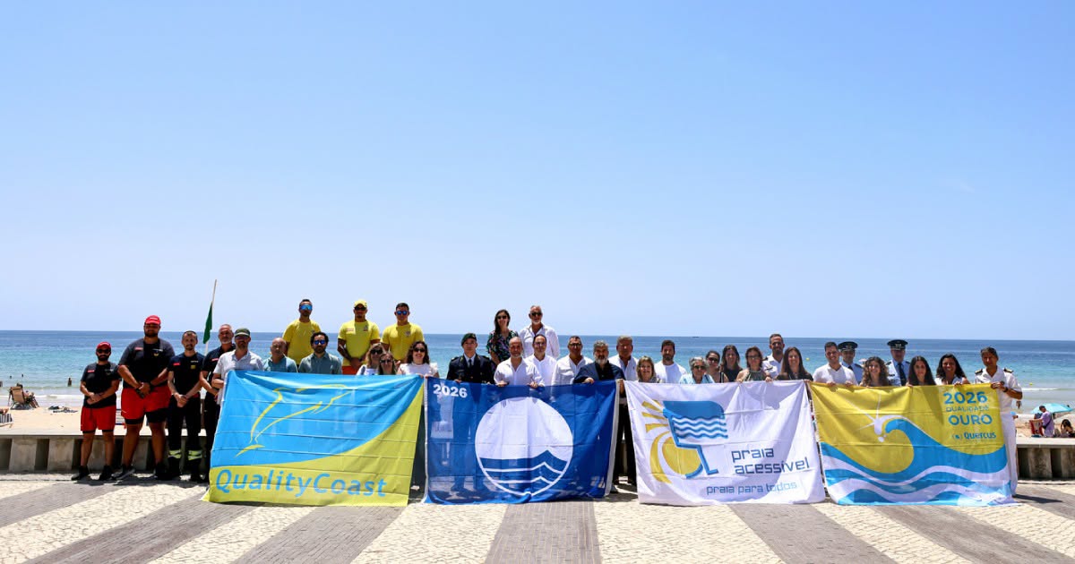 Lagos volta a hastear as Bandeiras nas praias distinguidas e dá início à campanha "Lagos na Onda do Verão 2026"