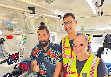 Tripulação da ambulância de emergência dos Bombeiros de Lagos realizam mais um parto com sucesso