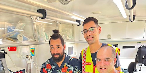 Tripulação da ambulância de emergência dos Bombeiros de Lagos realizam mais um parto com sucesso