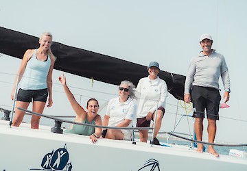 Equipa feminina da Vela Solidária reforça o presença das mulheres na  33.ª Volta ao Algarve à Vela