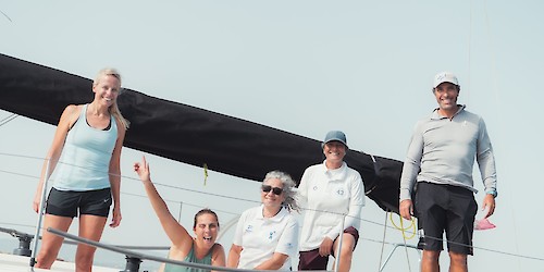 Equipa feminina da Vela Solidária reforça o presença das mulheres na  33.ª Volta ao Algarve à Vela