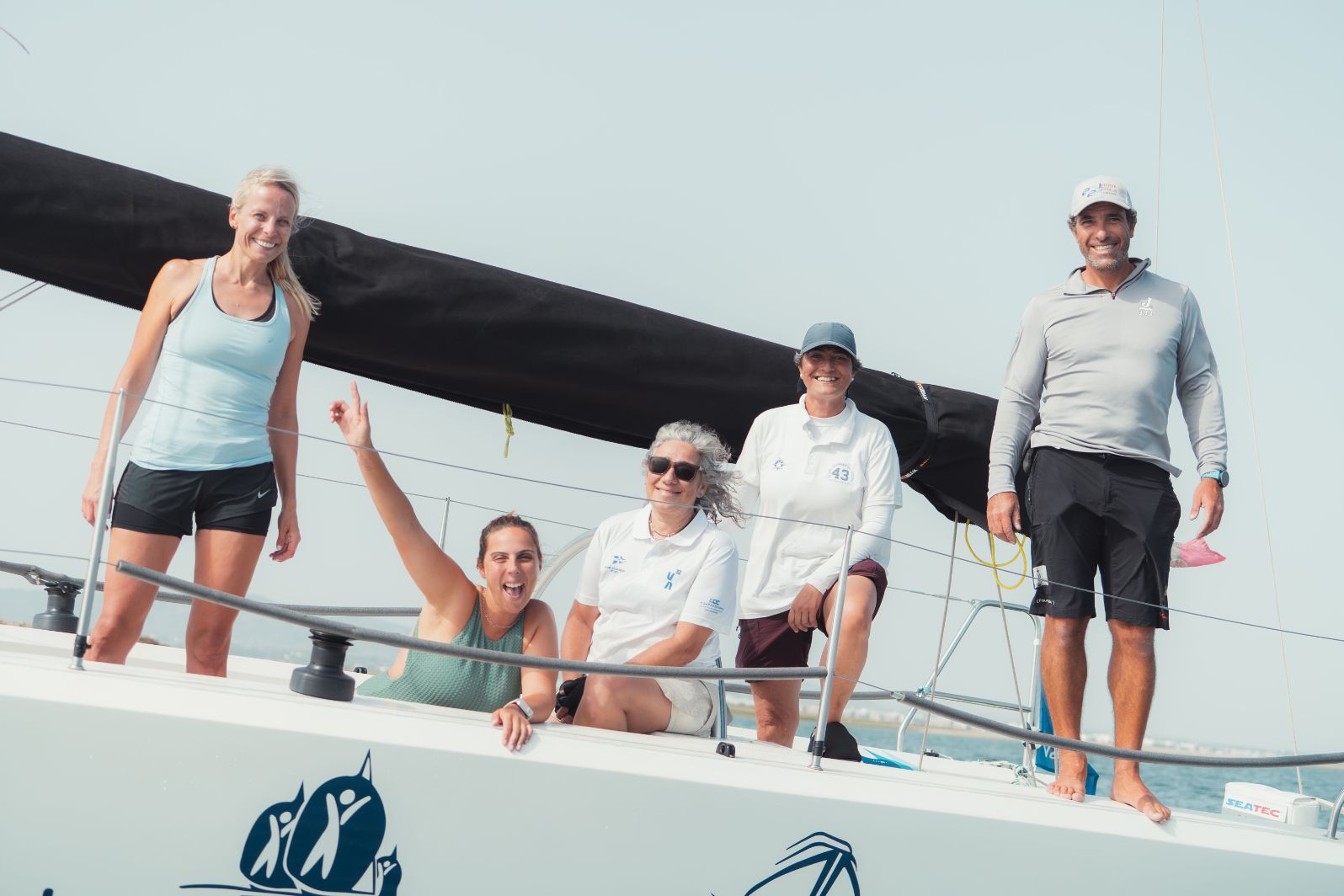Equipa feminina da Vela Solidária reforça o presença das mulheres na  33.ª Volta ao Algarve à Vela