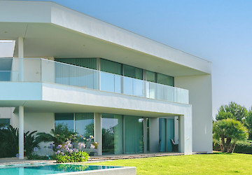 Villa Pernoi leva arquitetura de autor ao mercado residencial de luxo em Lagos