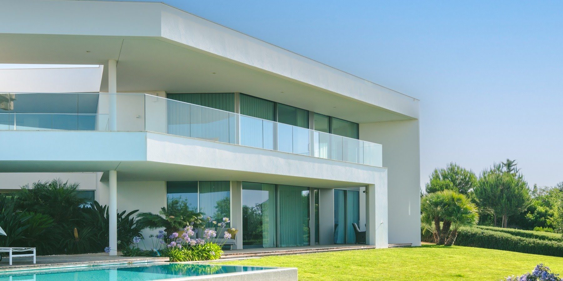 Villa Pernoi leva arquitetura de autor ao mercado residencial de luxo em Lagos