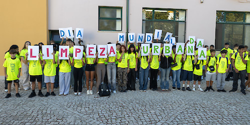 EMARP junta alunos e cantoneiras para assinalar o Dia Mundial da Limpeza Urbana