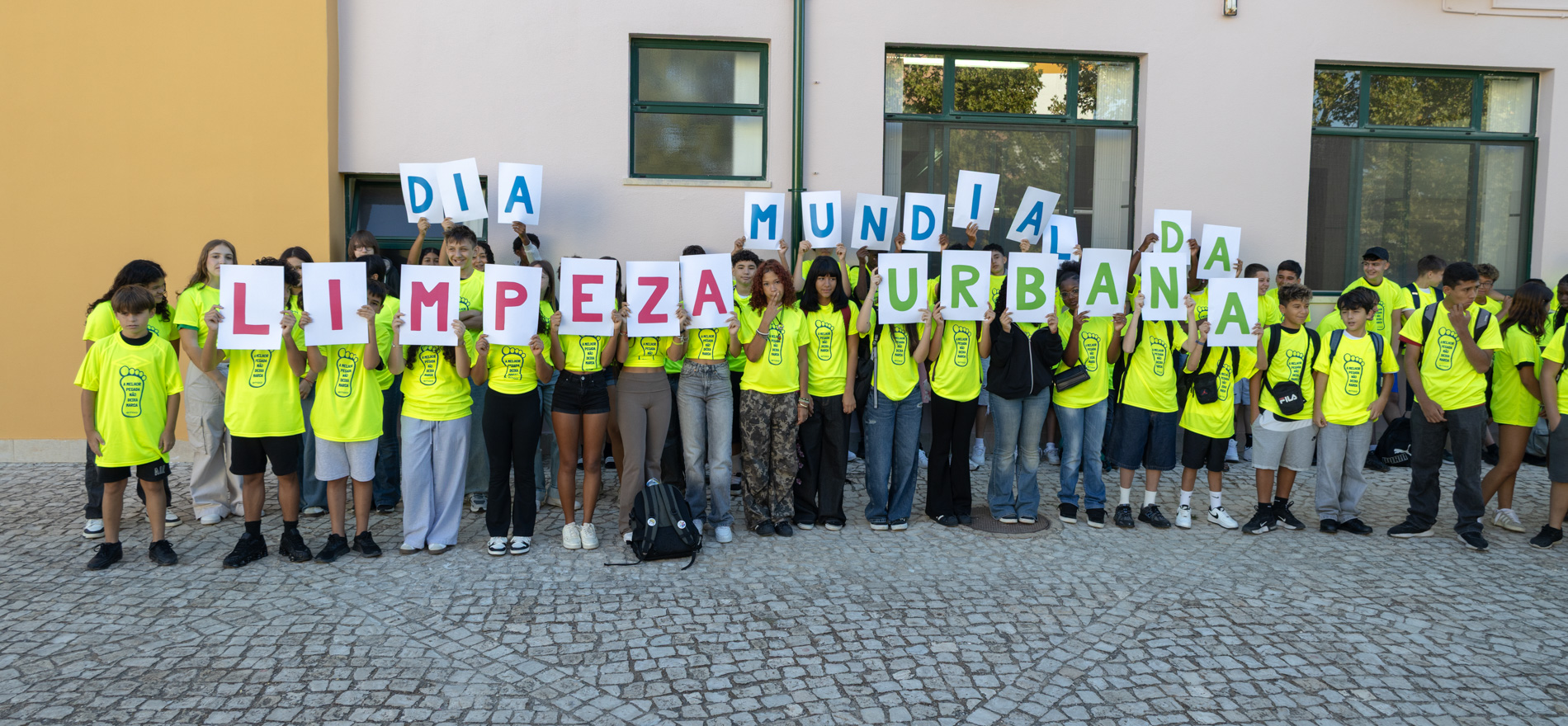 EMARP junta alunos e cantoneiras para assinalar o Dia Mundial da Limpeza Urbana