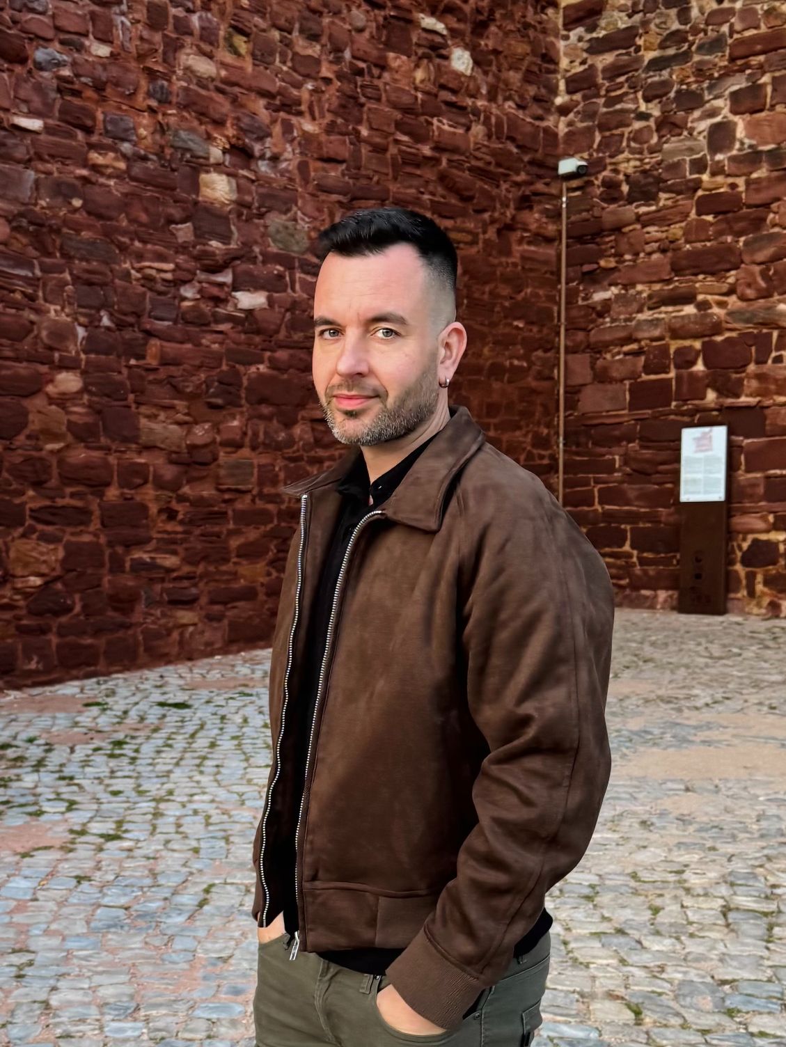 Nero, poeta algarvio, qualifica-se para as meias-finais do Campeonato do Mundo de Poesia com uma das melhores pontuações