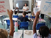 Câmara Municipal de Vila do Bispo apoia 439 alunos com a oferta de cadernos e fichas - 1