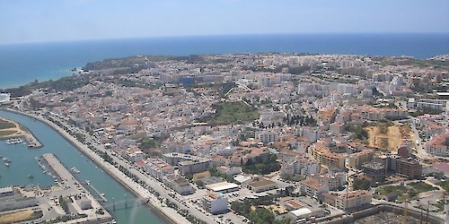 Docapesca inaugura novos armazéns de aprestos e cais flutuantes do porto de pesca de Lagos