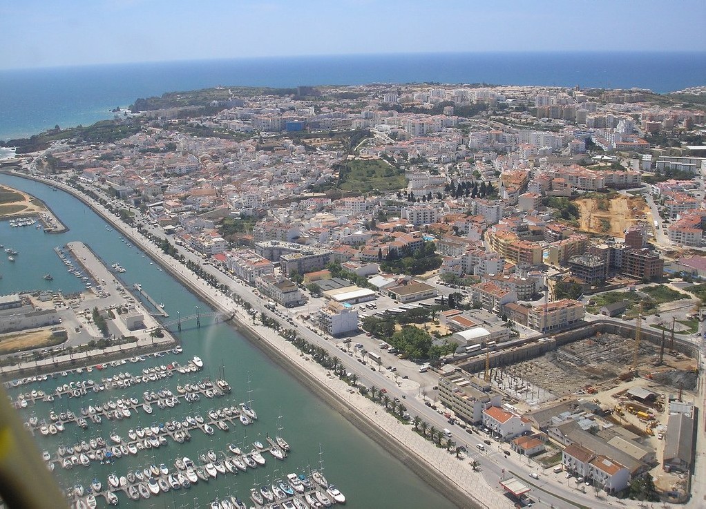 Docapesca inaugura novos armazéns de aprestos e cais flutuantes do porto de pesca de Lagos